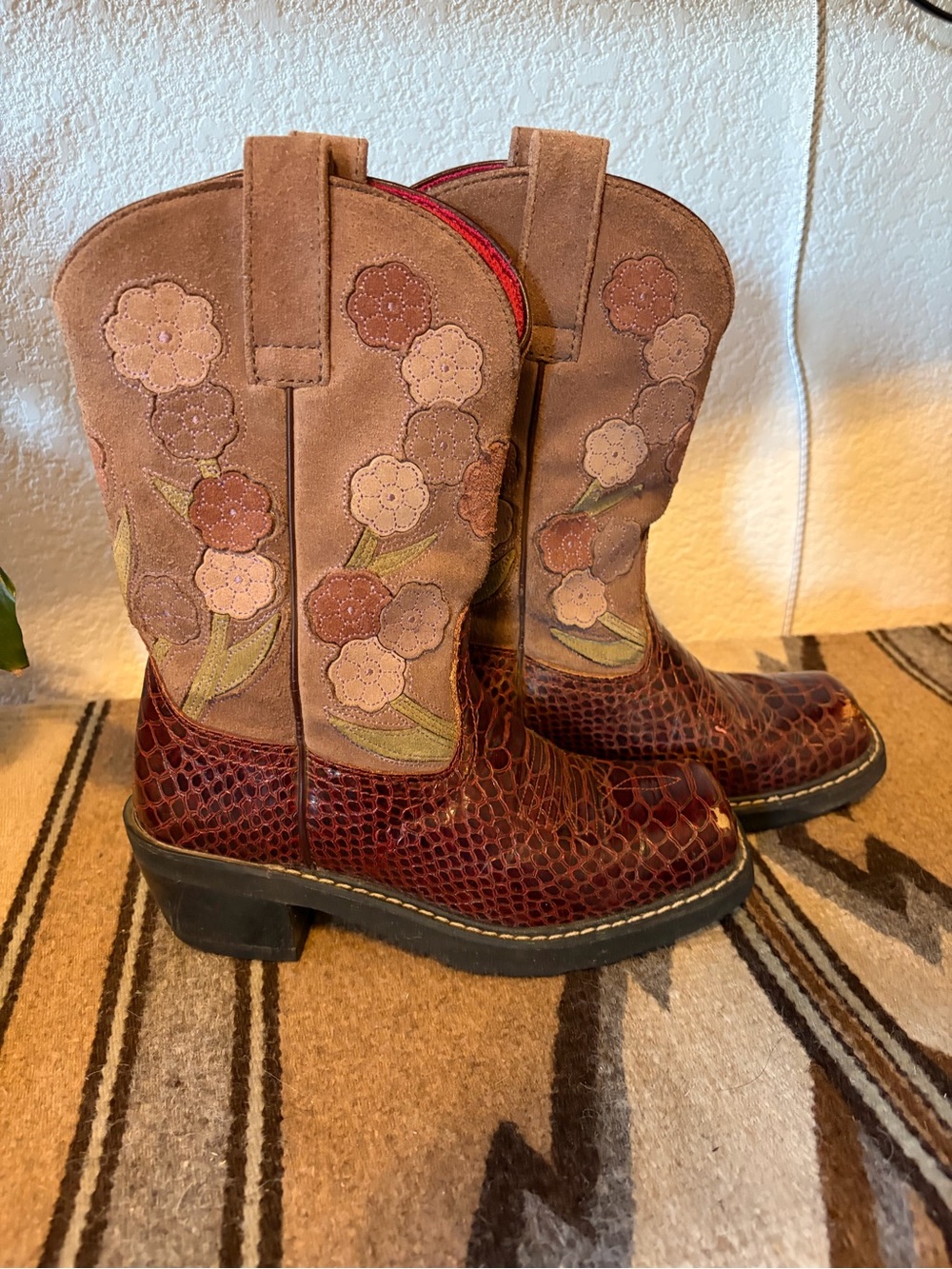 Ariat women’s maroon snake print leather Floral Western Boots